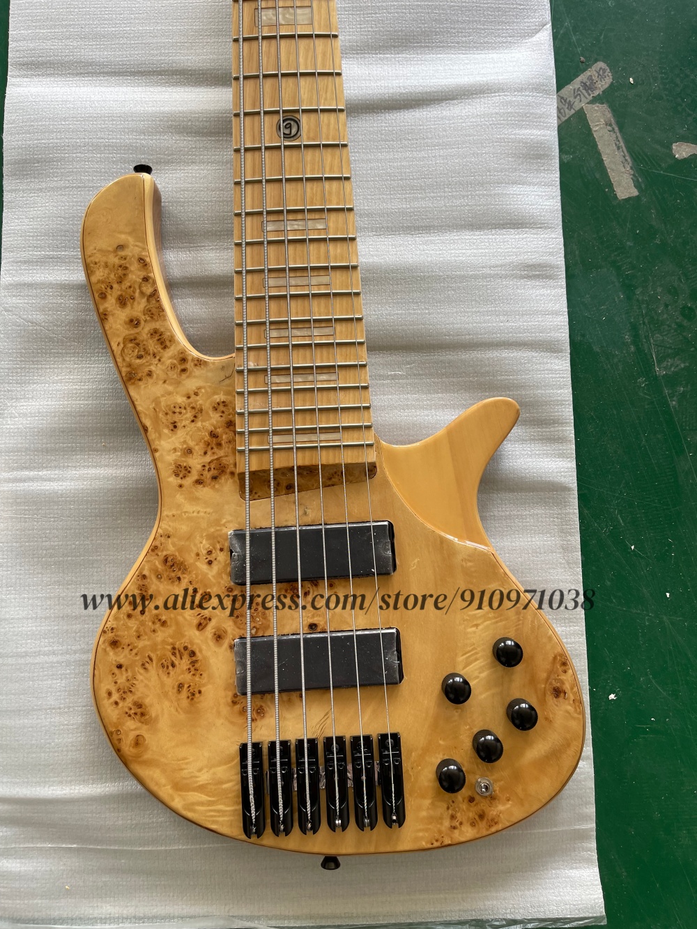 6 strings natural bass, fixed  - огляд і ціна Bass Guitar Fretless