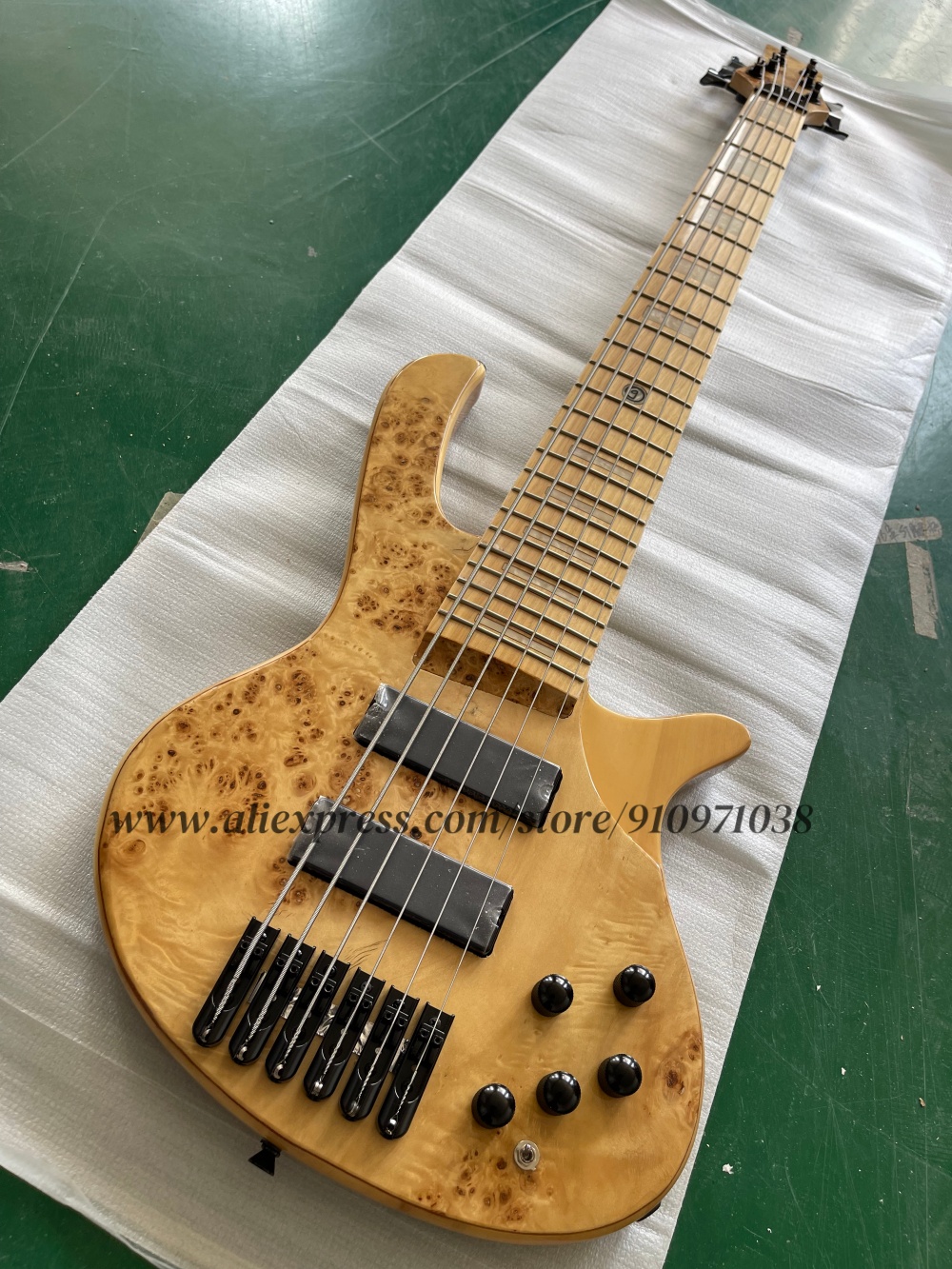 6 strings natural bass, fixed  - огляд і ціна Bass Guitar Fretless