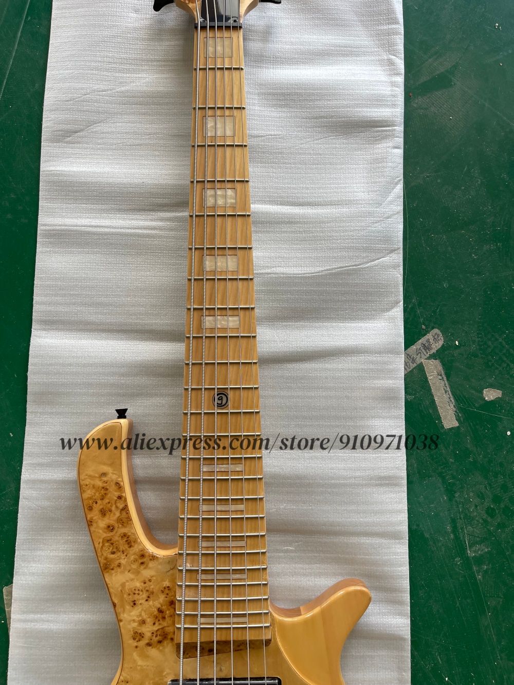 6 strings natural bass, fixed  - огляд і ціна Bass Guitar Fretless