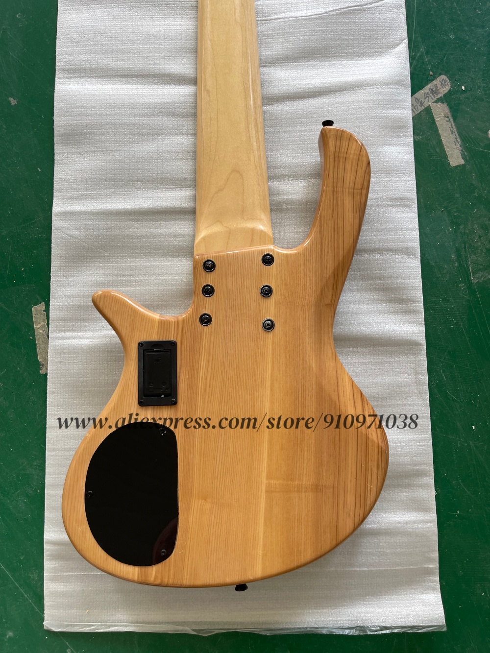 6 strings natural bass, fixed  - огляд і ціна Bass Guitar Fretless
