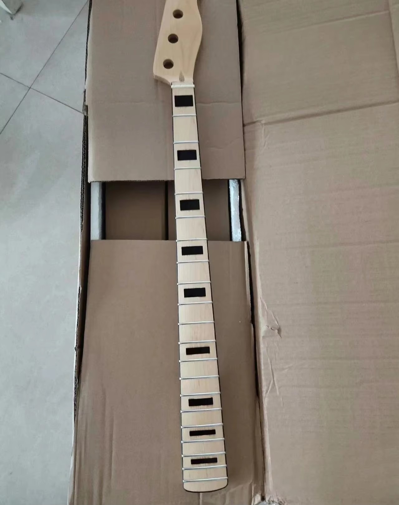 4 String Bass Guitar Neck Mapl - огляд і ціна Bass Guitar Fretless