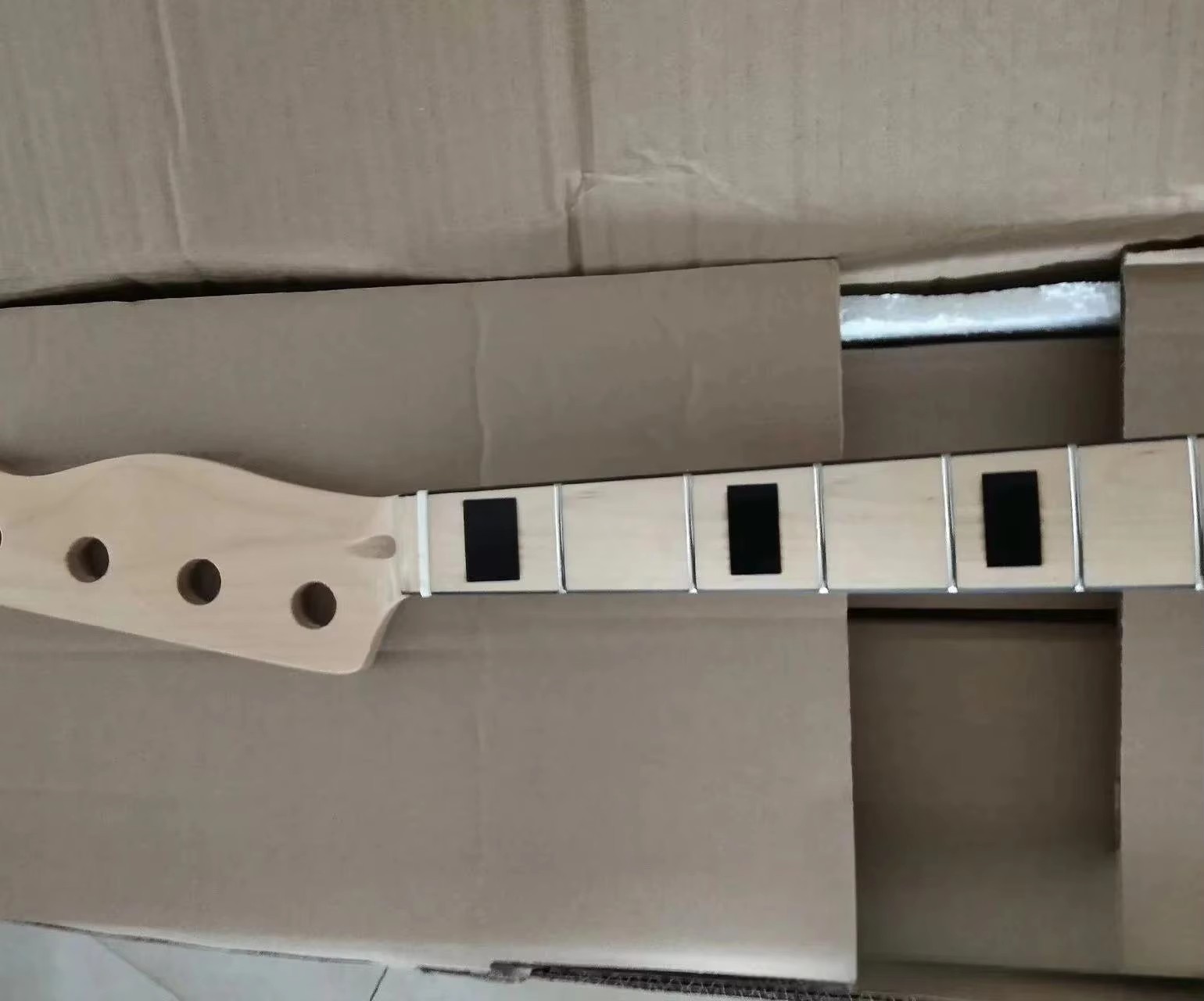 4 String Bass Guitar Neck Mapl - огляд і ціна Bass Guitar Fretless