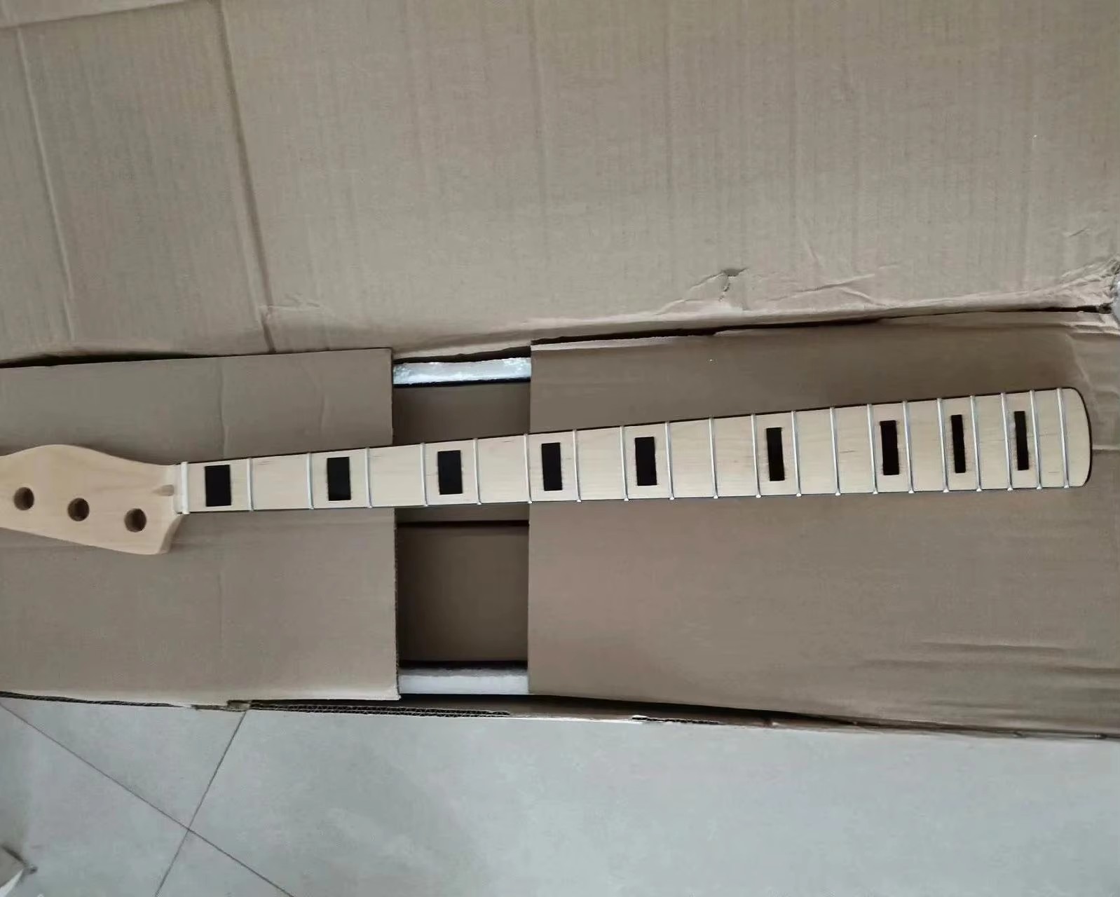 4 String Bass Guitar Neck Mapl - огляд і ціна Bass Guitar Fretless