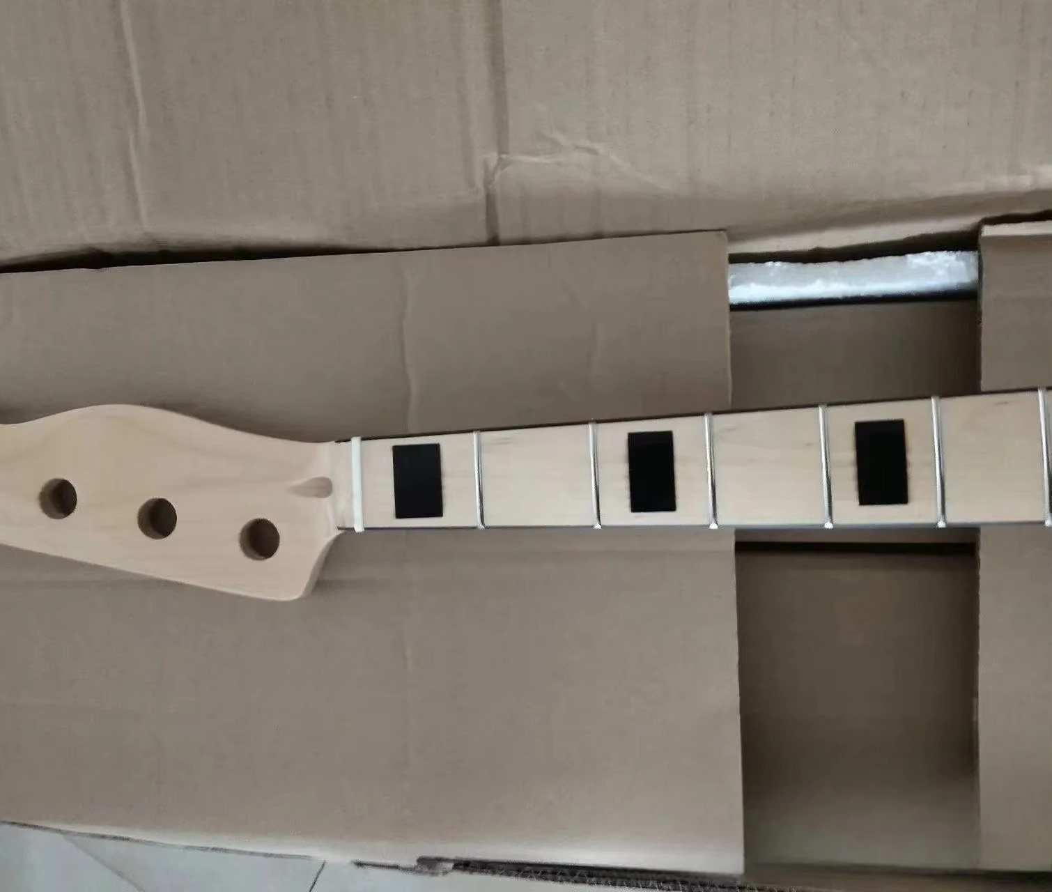 4 String Bass Guitar Neck Mapl - огляд і ціна Bass Guitar Fretless