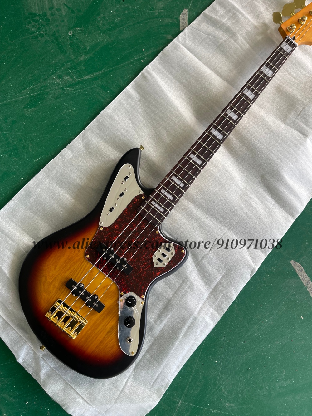 4 string matte sunset bass, fi - огляд і ціна Bass Guitar Fretless
