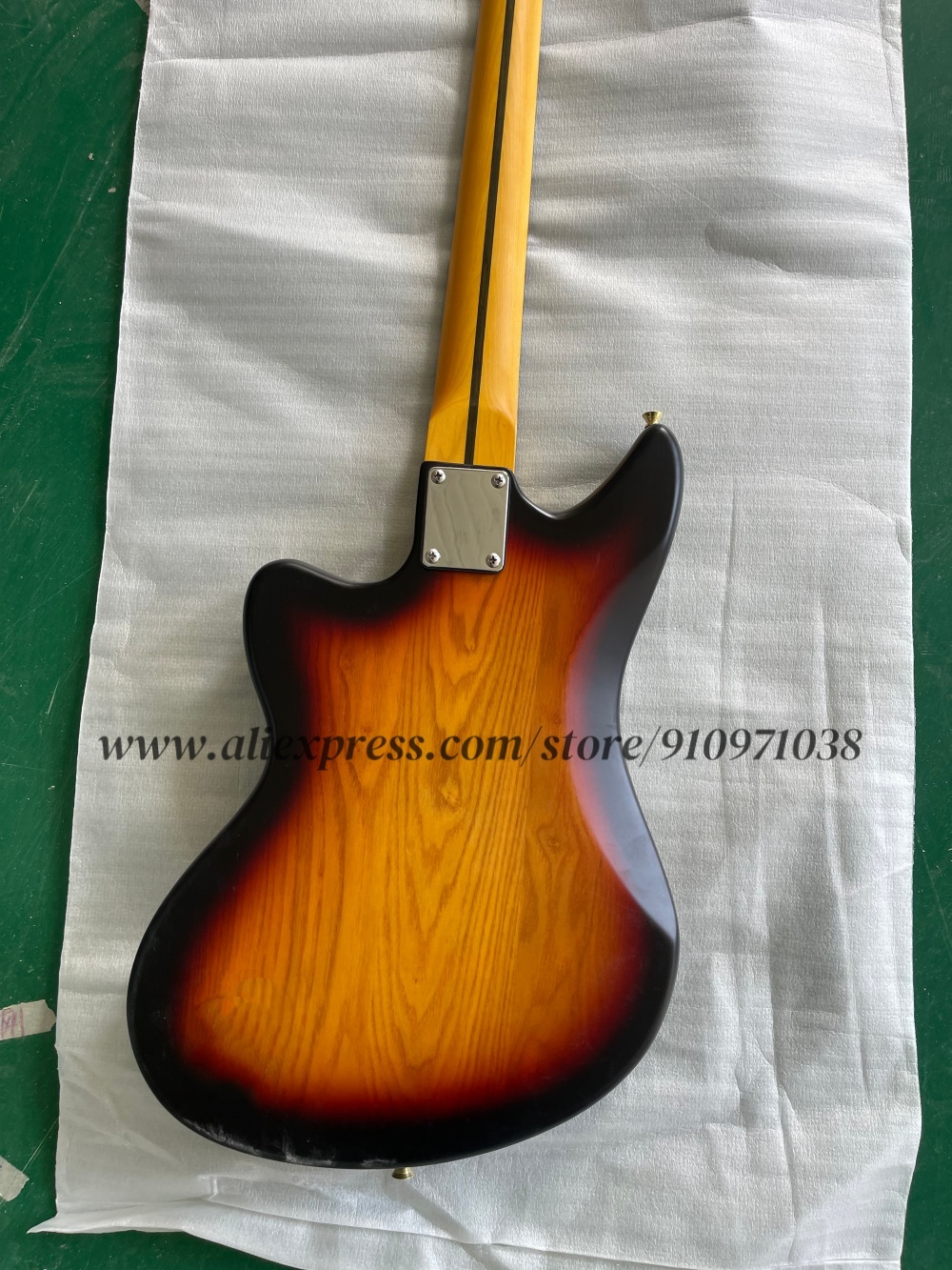 4 string matte sunset bass, fi - огляд і ціна Bass Guitar Fretless